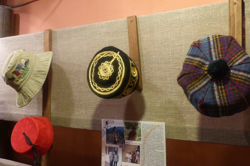Проект «Арт-Елка». Сыктывкарцам покажут разные шляпки из истории и современности (фото) - фото 1