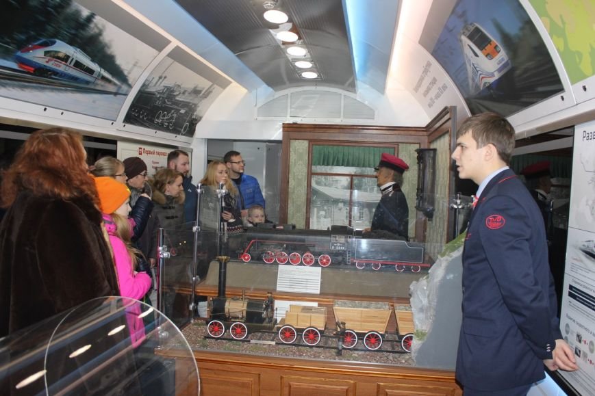 В поезде-музее каждый может побыть в роли машиниста локомотива (фото) - фото 3