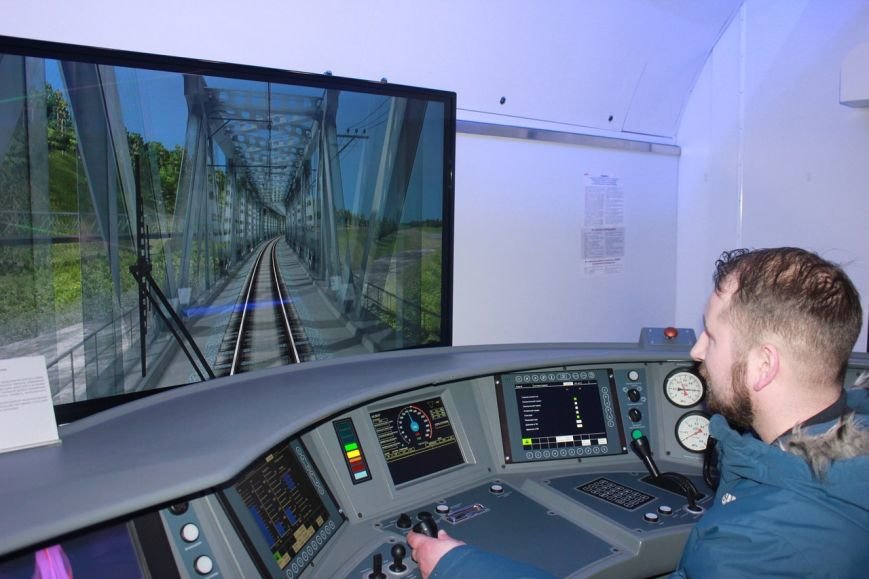 В поезде-музее каждый может побыть в роли машиниста локомотива, фото-16