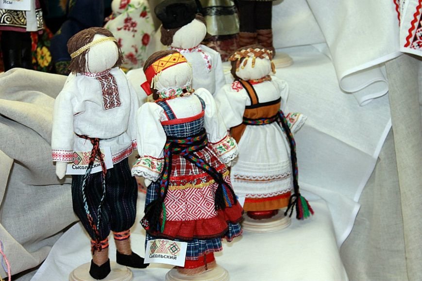 Жители Коми смогут увидеть эксклюзивных кукол в финно-угорских нарядах (фото) - фото 1