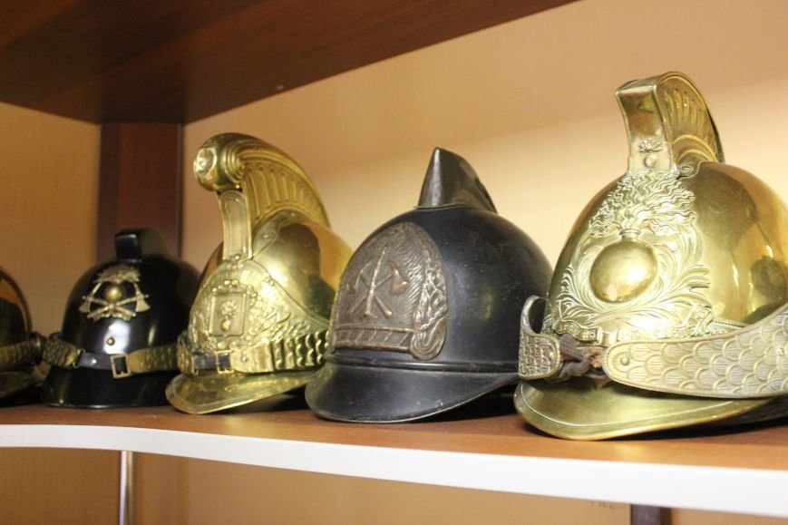 Сыктывкарец собрал коллекцию пожарных шлемов, фото-1